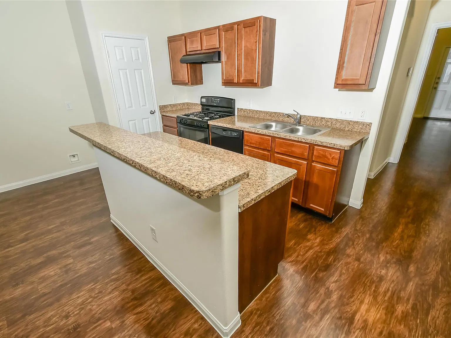 3 bed, 2.5 bath, 1492 sqft, $1,710 — Photo 1