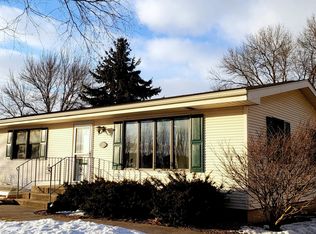 108 6th St, Durant, IA 52747