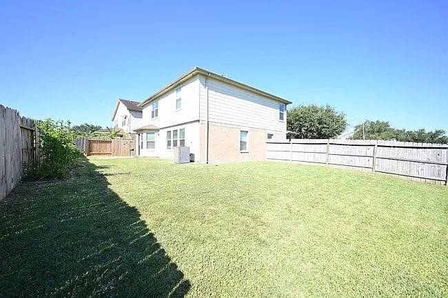 9403 Coatsworth Dr — Photo 4