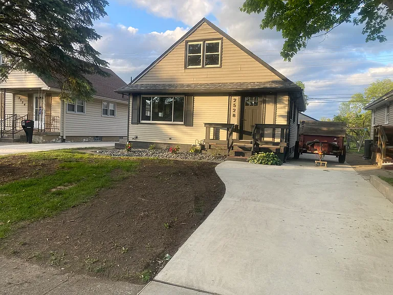 2528 Acorn Dr — Photo 2