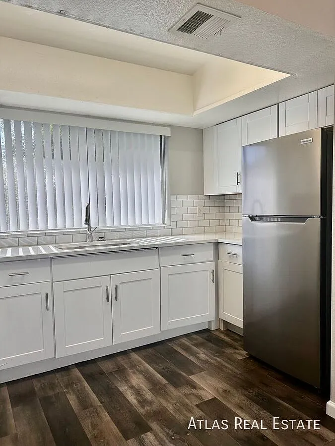 North Phoenix 2 Bedroom | In-Unit Washer & Dryer — Photo 4