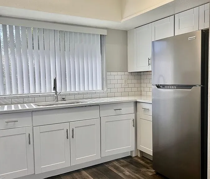 1553 W Mercer Ln #1 — Photo 4