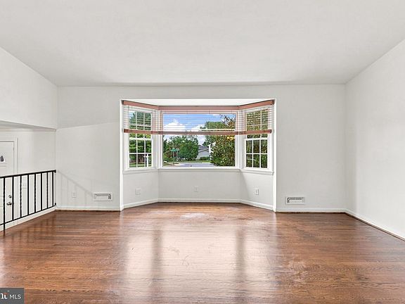 4th image of 235 Chantrey Rd