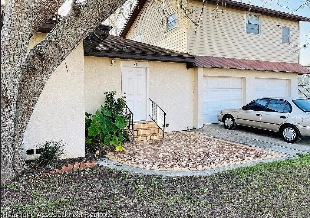5 bed, 2500 sqft, $1,750 — Photo 1
