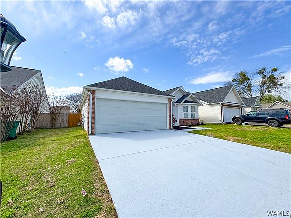 3rd image of 8606 Inverness Dr
