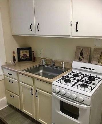 5th image of 114 E Main St
