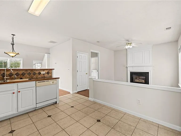2704 Regent Walk Dr — Photo 12