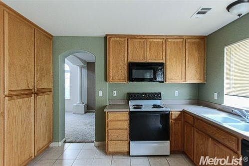 4th image of 628 Teal Pl