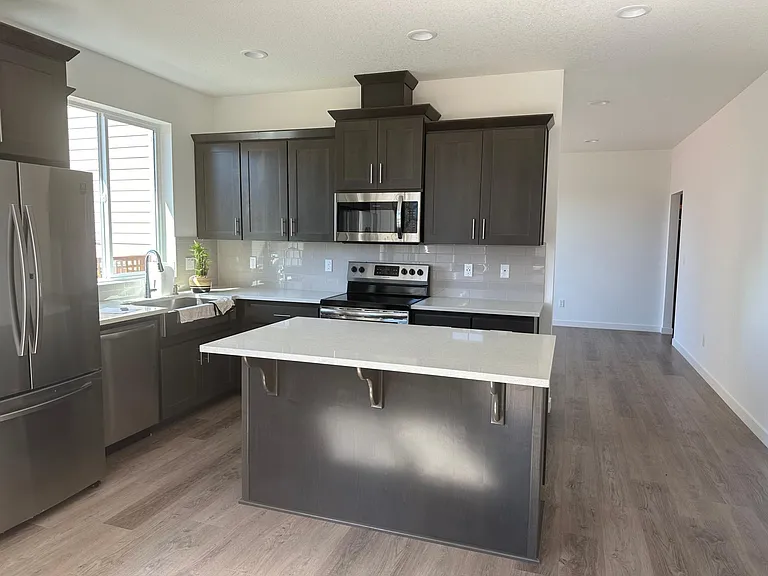 874 NE Trillium Dr — Photo 4