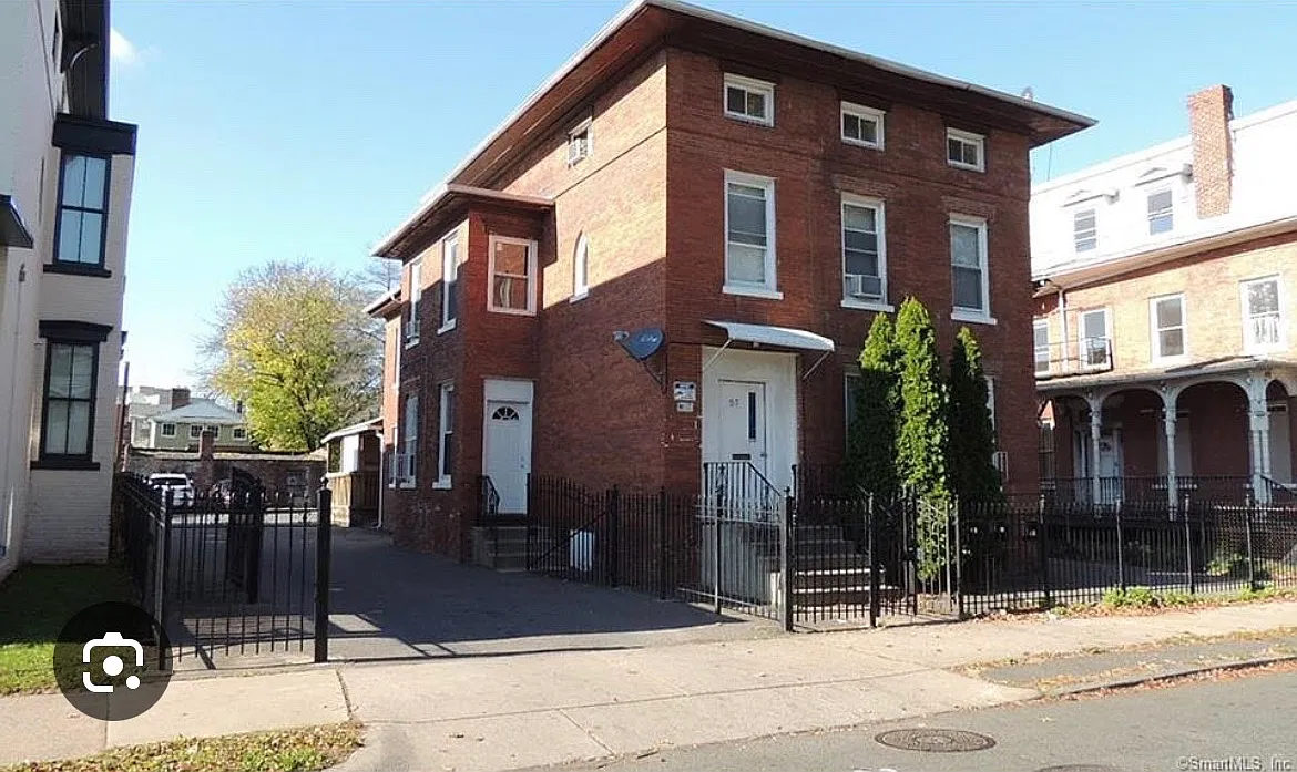5 bed, 4082 sqft, $2,400 — Photo 1