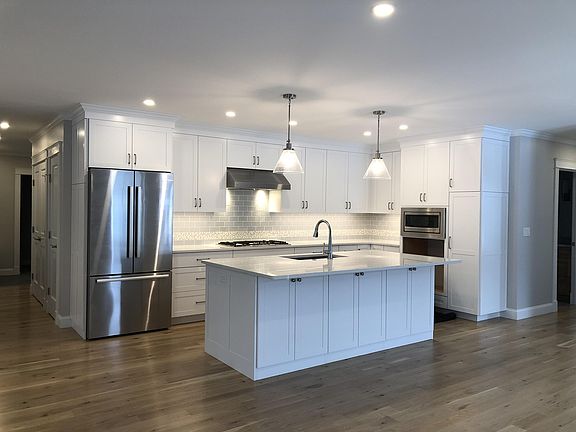 4th image of 4 Honeysuckle Ln #14