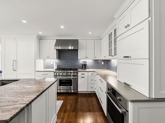 5th image of 23 Pleasant Valley Rd