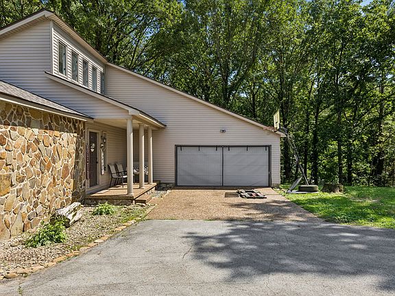 3rd image of 211 Hickory Hollow Rd