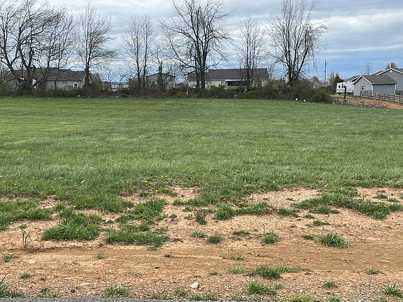 3rd image of 6 Beth Ln