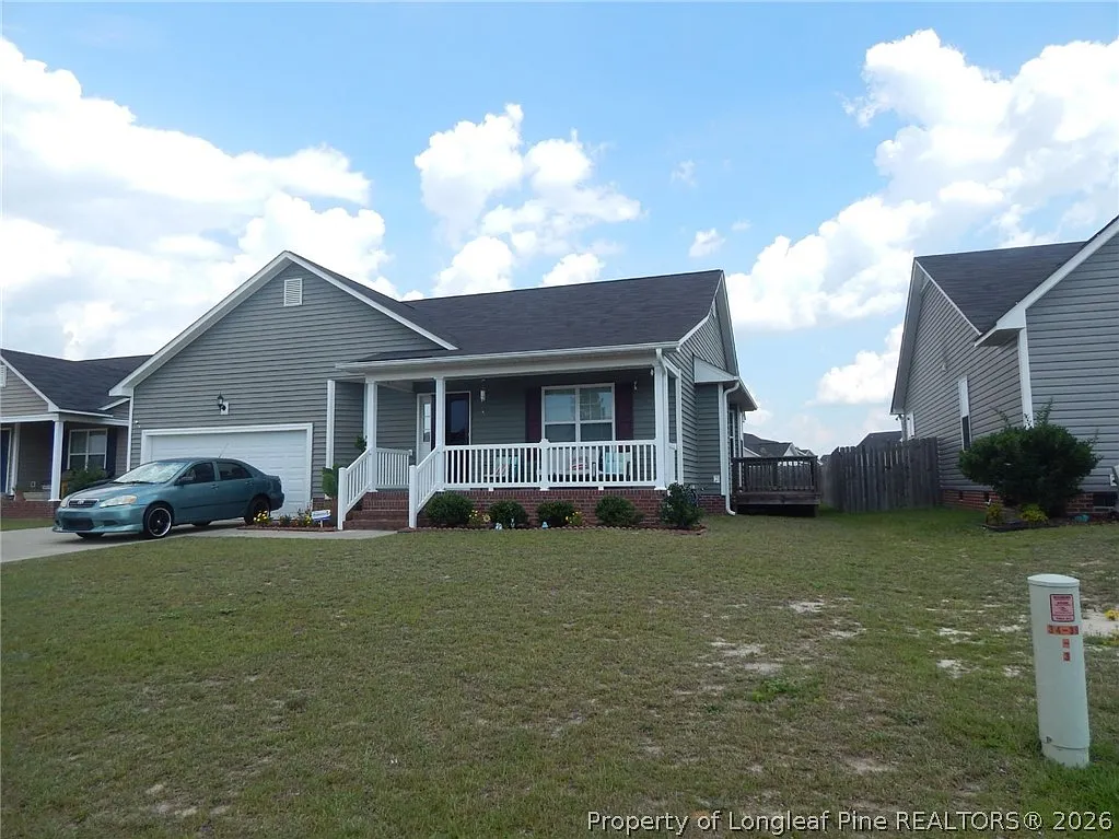 3 bed, 2.0 bath, 1400 sqft, $1,600 — Photo 1