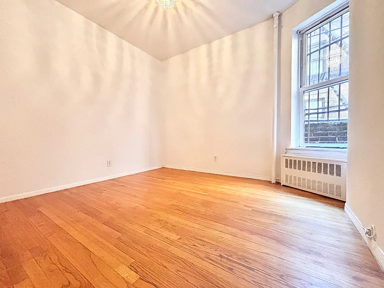 304 E 86th St #2B — Photo 7