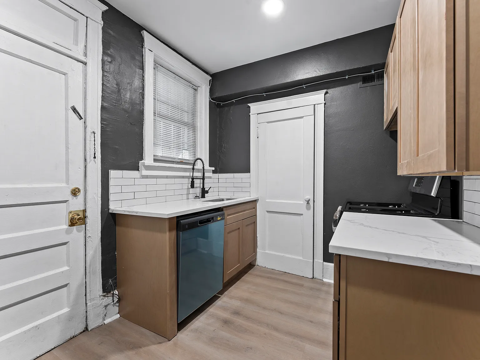 2 bed, 850 sqft, $1,495 — Photo 2
