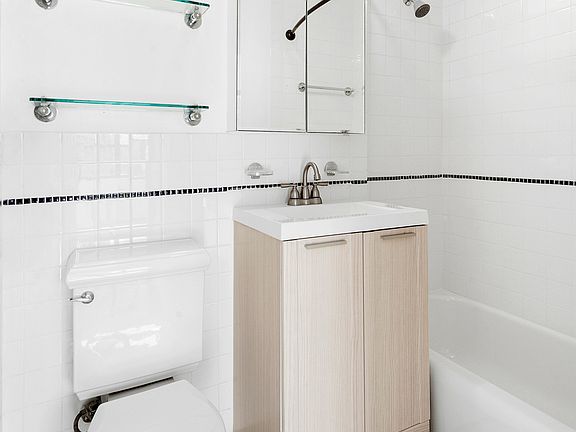 4th image of 7 E 14th St APT 1215