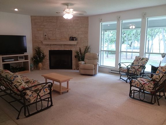 5th image of 224 Bluebonnet Dr