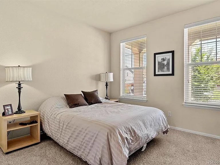16077 Elizabeth St — Photo 19