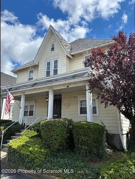2 bed, 1.0 bath, 916 sqft, $1,150 — Photo 1