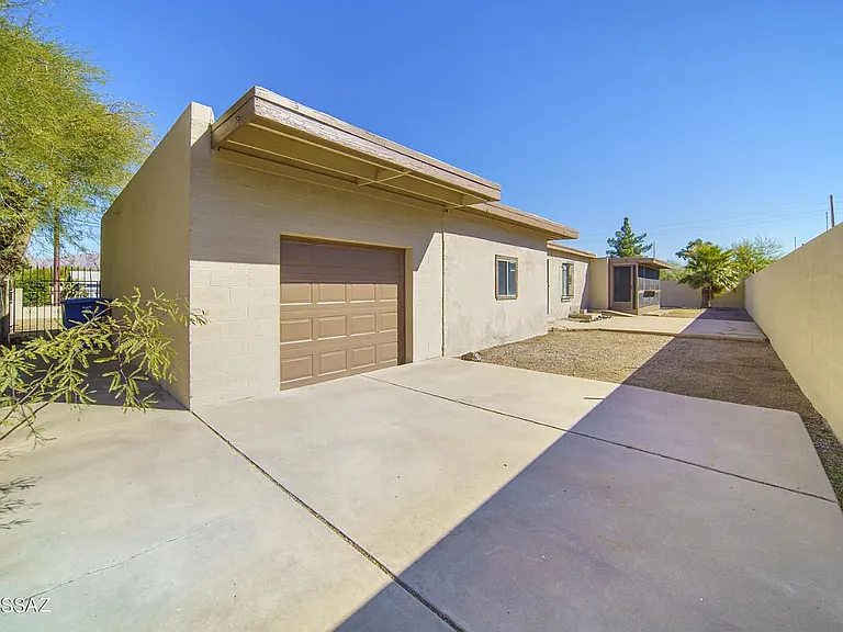 3438 E Lee St — Photo 31