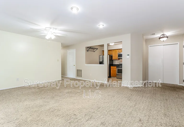108 Lowell Ct #5 — Photo 3