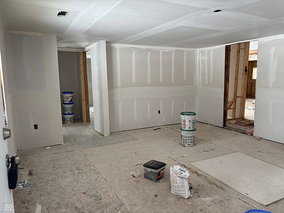 3rd image of 2104 Hunter Ave