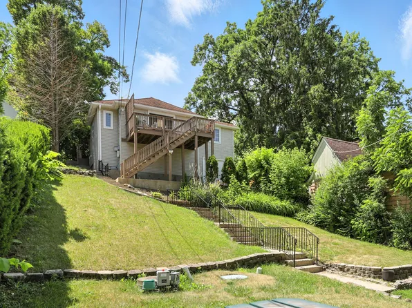 28629 W Ravine Dr, Barrington, IL 60010