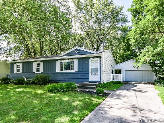 2nd image of 5899 Glenbrook Dr SE