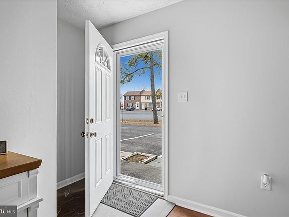 3rd image of 601 Carroll Dr