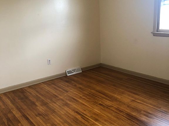 3rd image of 37 Francine Ln