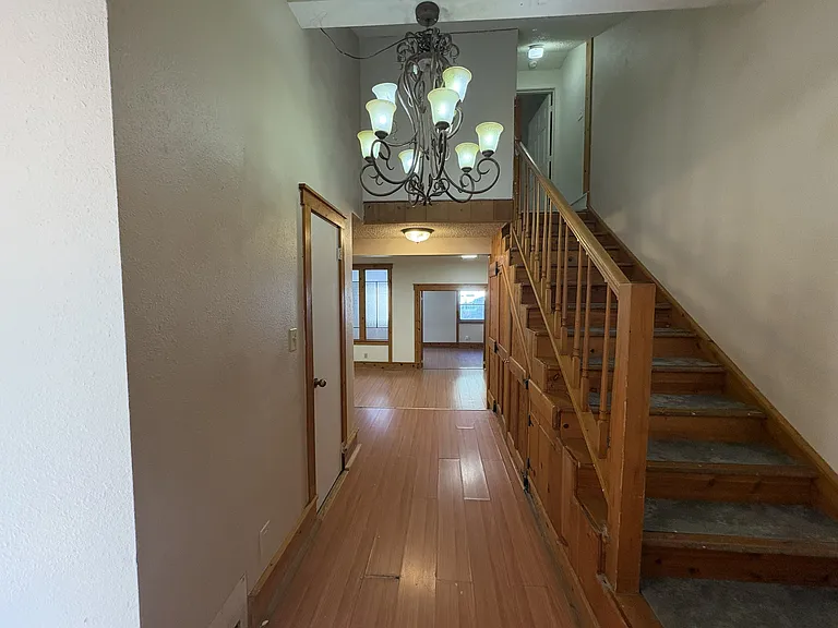 537 N Adams Ave — Photo 2