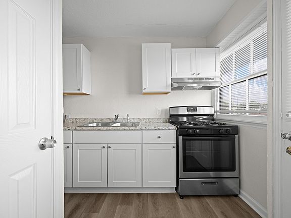 2nd image of 636 Glazebrook St #1