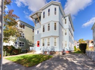 32 Blossom St, Worcester, MA 01609