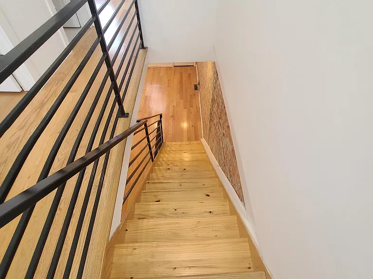 835 Livingston St — Photo 8