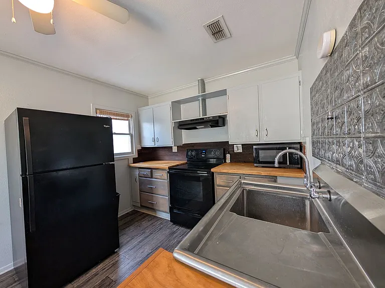 890 Josephine St — Photo 8