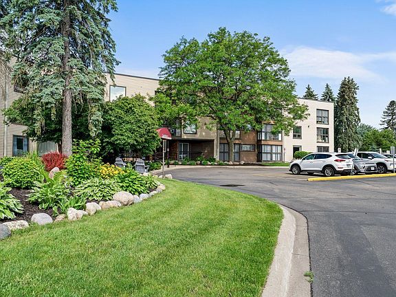 3rd image of 2485 Canabury Dr #112