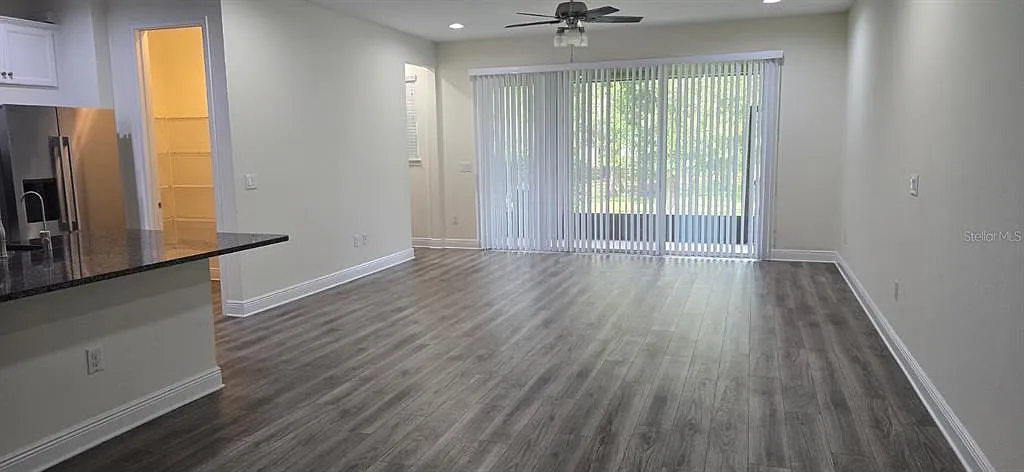 3 bed, 2.5 bath, 2307 sqft, $2,800 — Photo 4