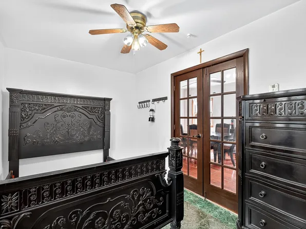 687 Avenue East image 29 of 32