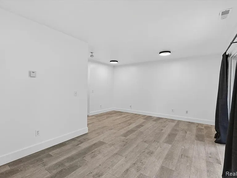 48 Broadway St #D — Photo 15