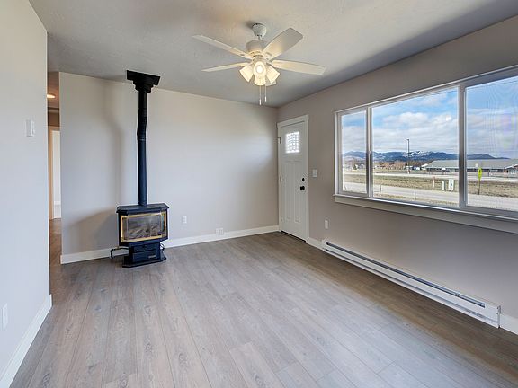 3rd image of 2515 Valley Dr