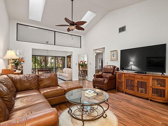 5th image of 107 Fox Glen Dr #6-7