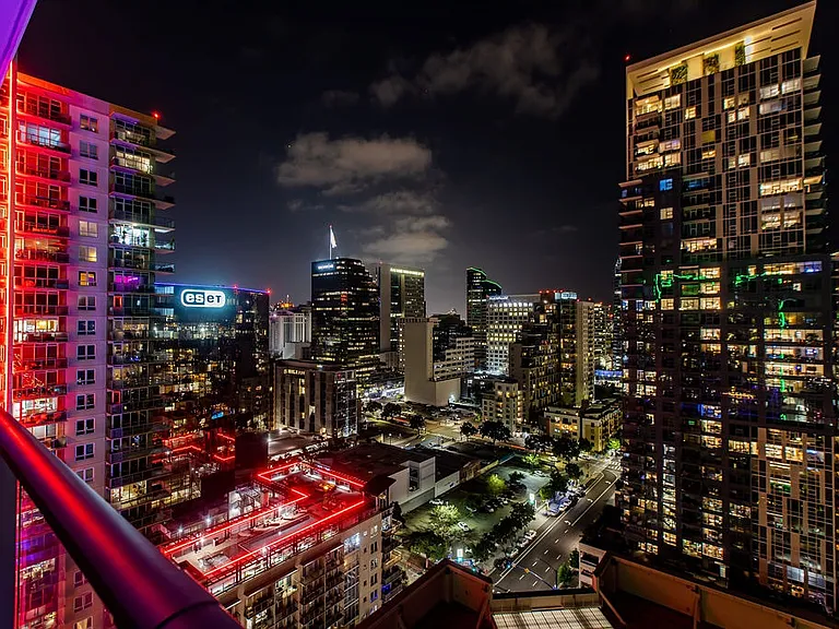 Allegro Towers — Photo 9