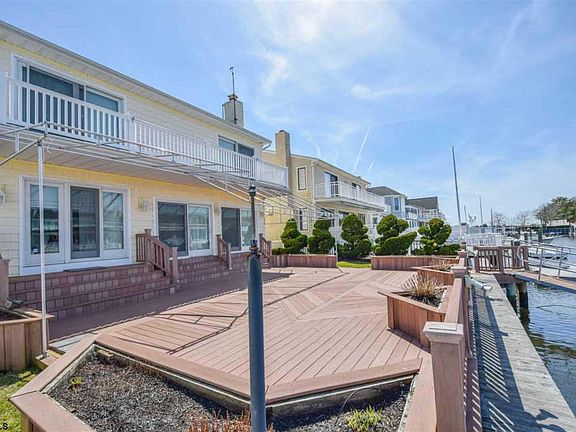 4th image of 8 Gilbert Ln