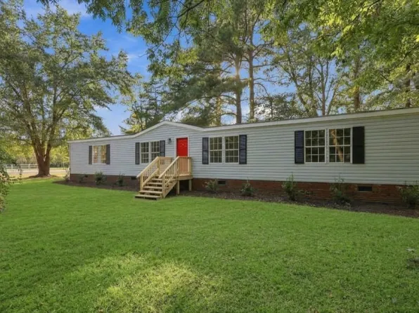 302 Vass Rd, Spring Lake, NC 28390