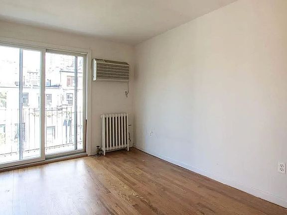 5th image of 49 W 68th St