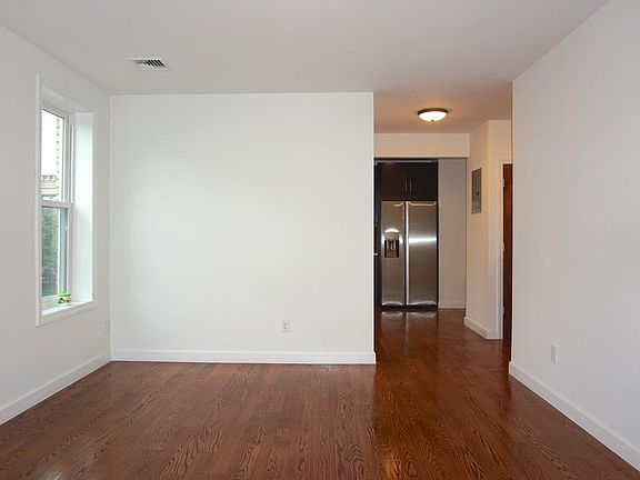 3rd image of 2401 29th St APT 3