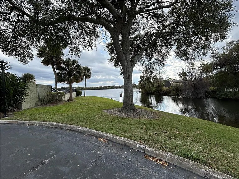 946 Lake Destiny Rd #D — Photo 16