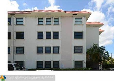 3rd image of 615 NE 12th Ave APT 301